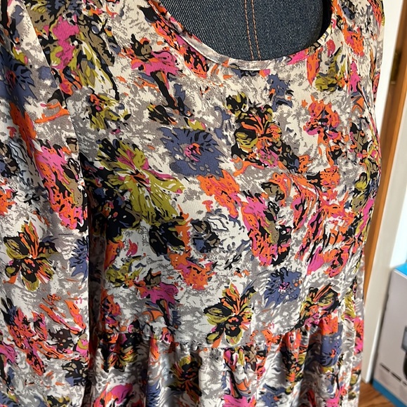 Happening in the present sheer blouse size medium abstract floral print - Picture 2 of 5